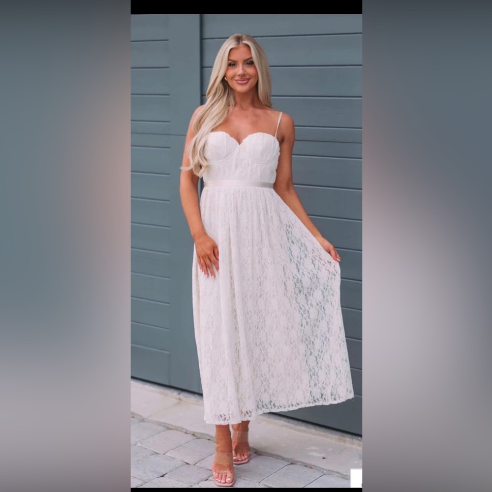 Chic Strapless White Lace Dress